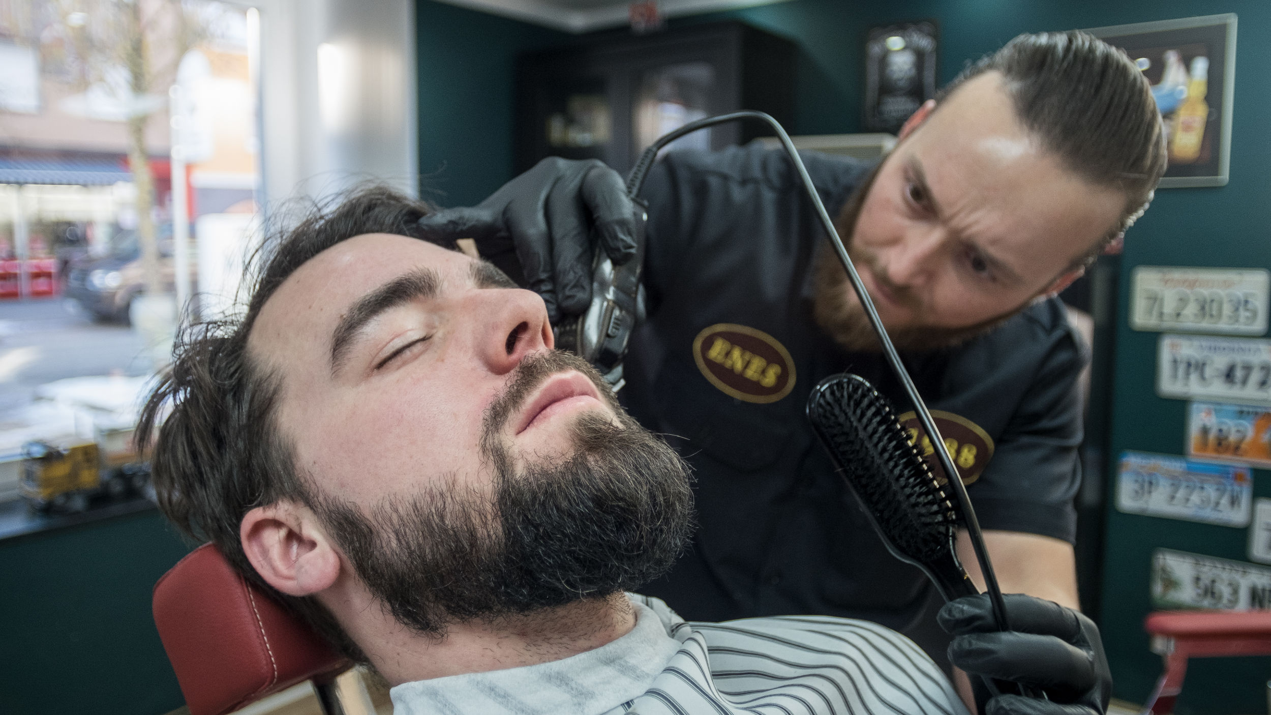 Beim Barbier dürfen Männer noch Männer sein